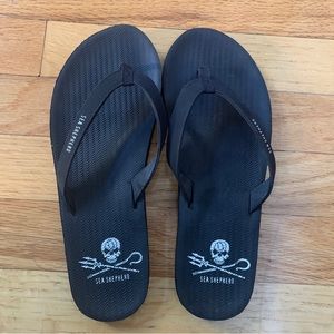 Sea Shepherd Womens USA 6–7 jolly Roger flip-flop sandals recycled material